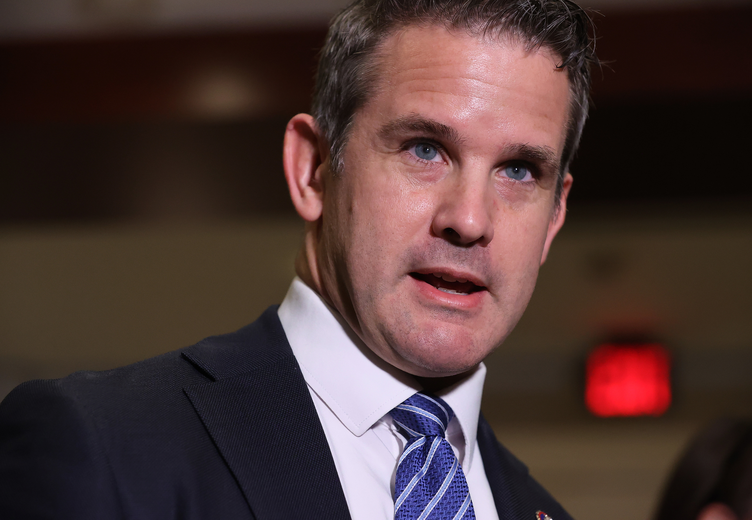 众议员亚当金辛格 (Adam Kinzinger),5 月 12 日在此露面。