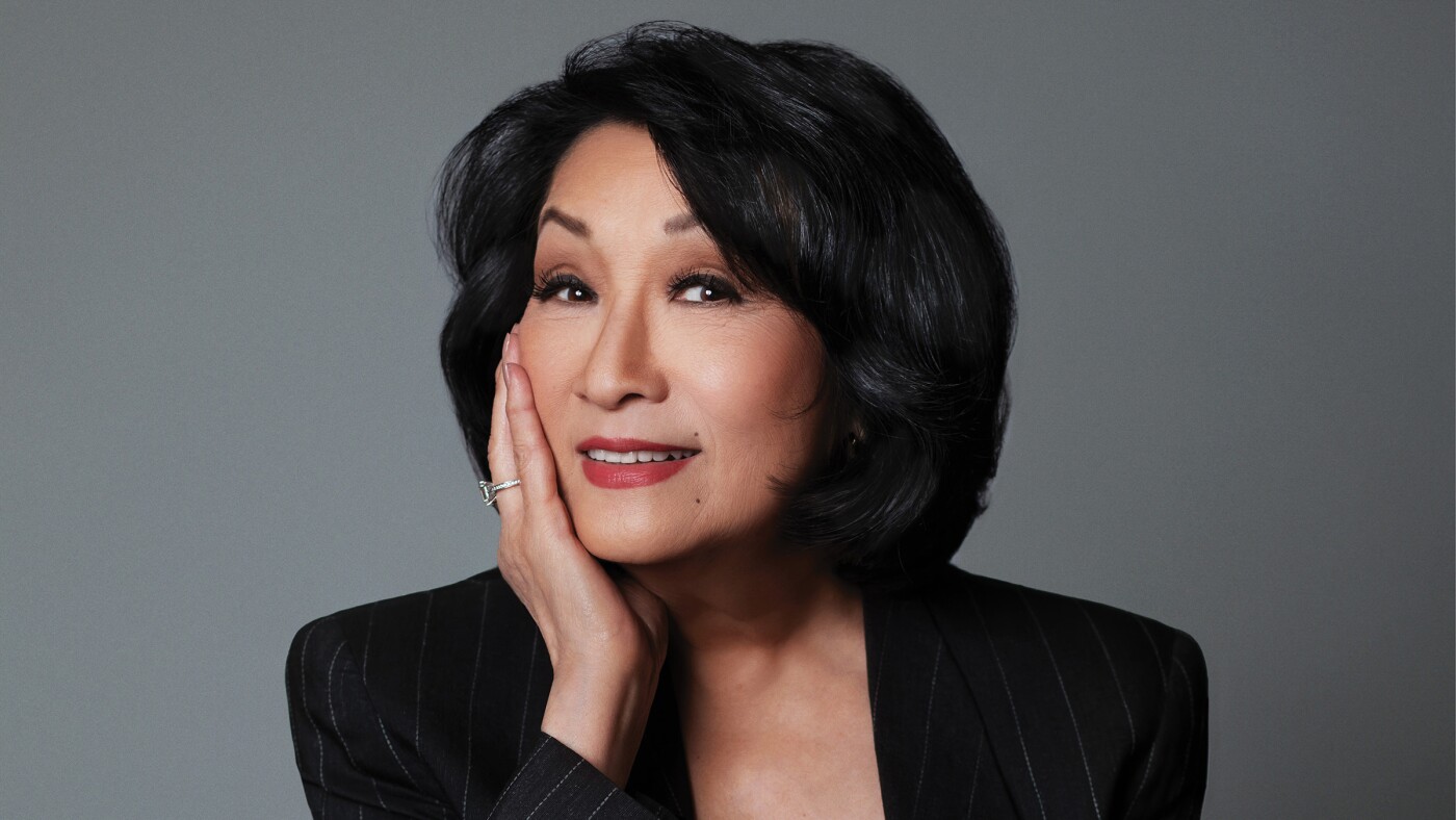 康妮·钟 (Connie Chung) 表示，酒精和下流笑话帮助她打入了新闻界的“男生俱乐部”