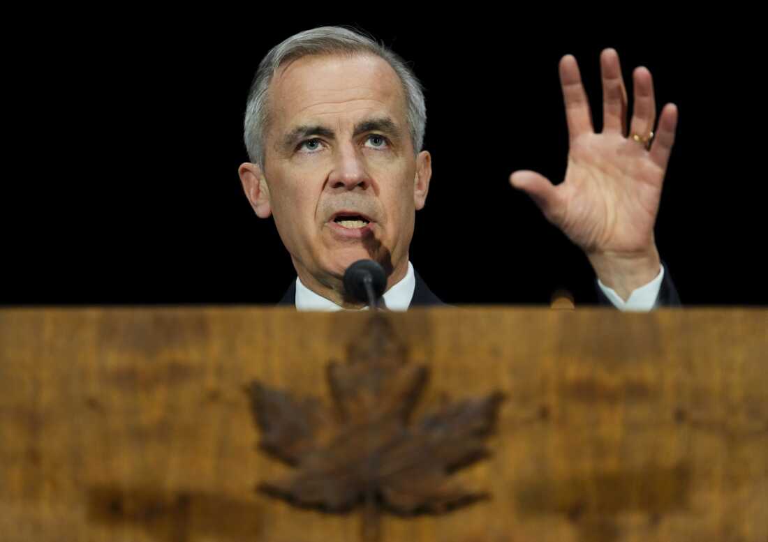 总理马克·卡尼(Mark Carney)周五在国家战争博物馆举行的第一次部长会议之后举行了新闻发布会。