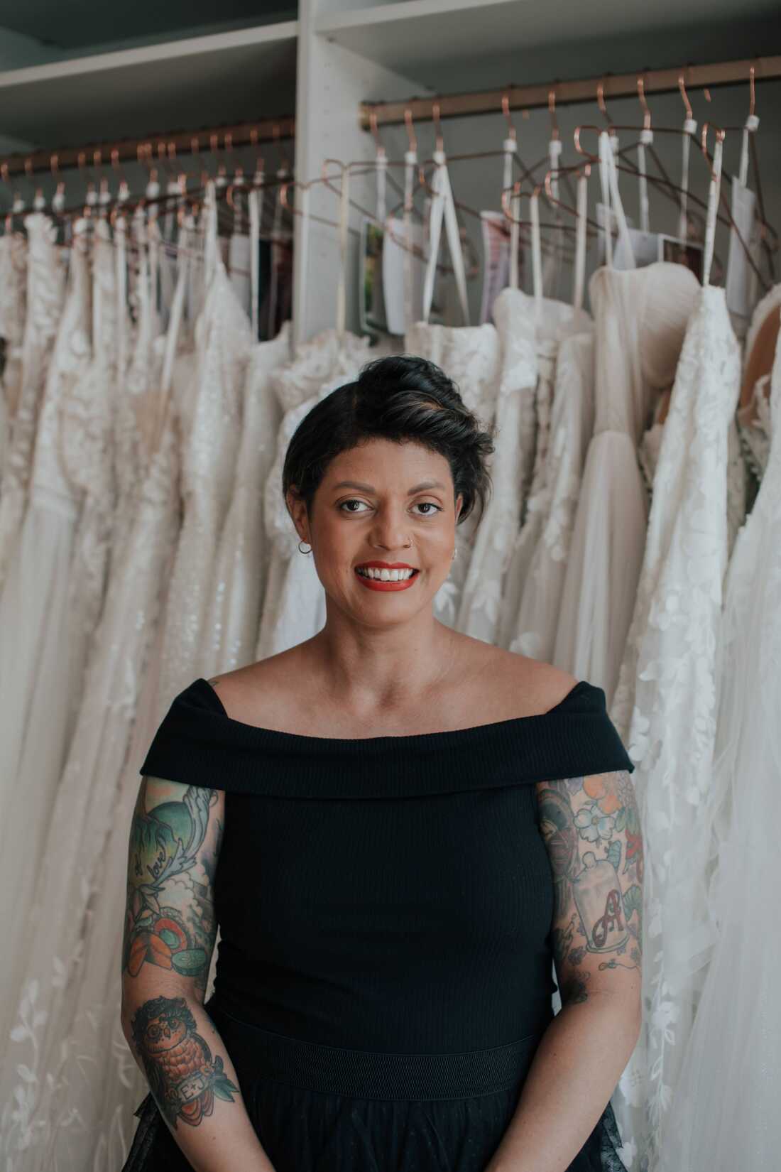 克里斯汀·格林伯格（Christine Greenberg）在弗吉尼亚州里士满市的Urban Set Bride出售婚纱。