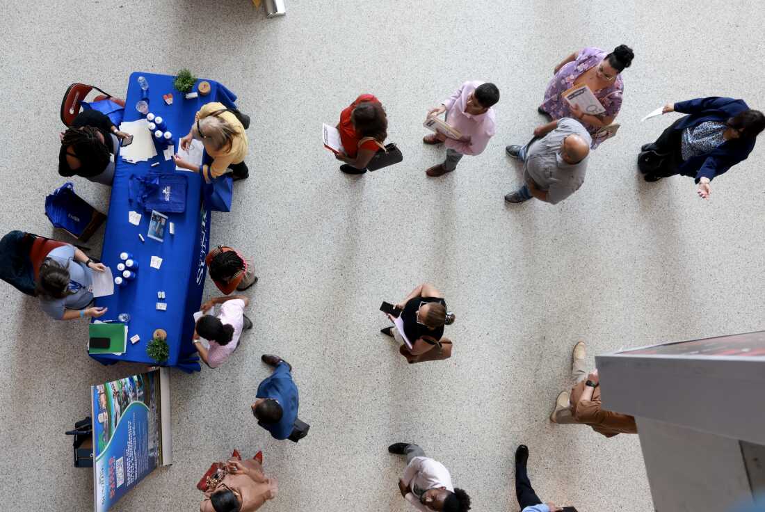 尽管总体失业率仅为4.1％，但许多人仍在工作，雇主对招聘持谨慎态度。