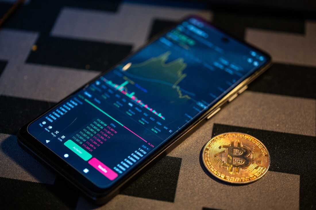 Stablecoins用于买卖加密货币，例如比特币，该币目前正在以创纪录的高点进行交易。