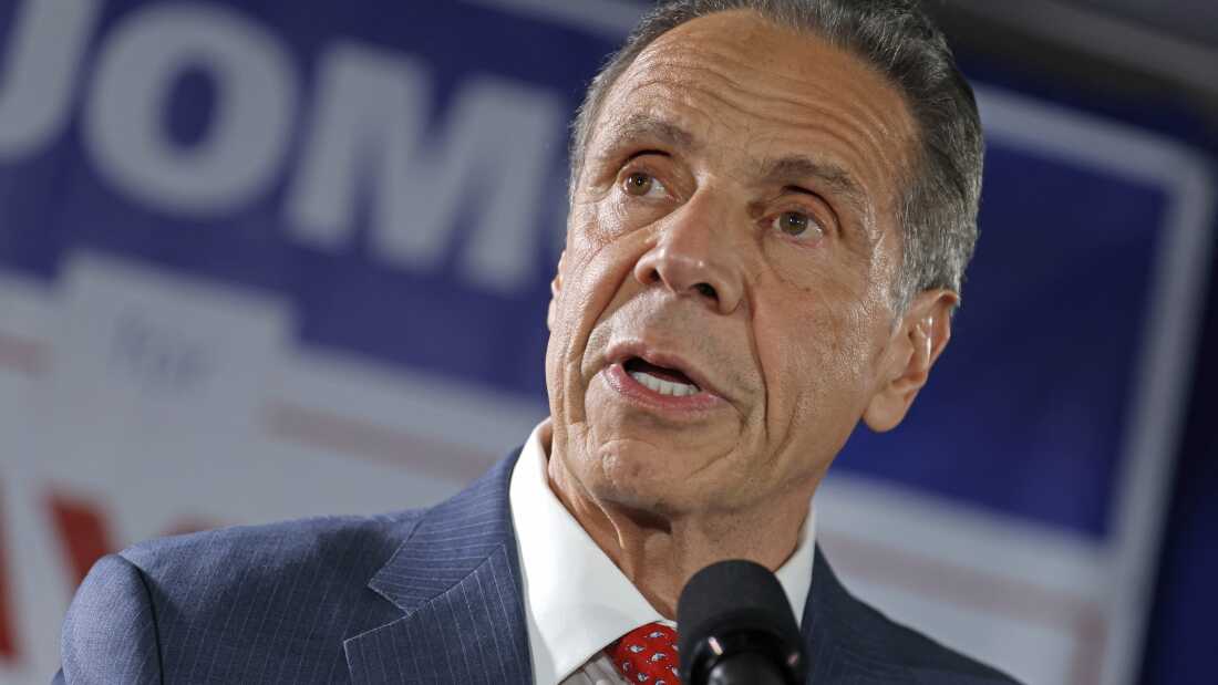安德鲁·库莫（Andrew Cuomo）于2025年6月24日在纽约市的木匠联盟（Carpenters Union）举行的初选之后在选举方发表讲话。