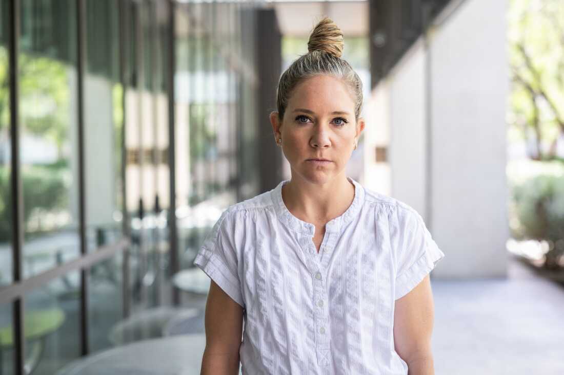 阿曼达·祖拉夫斯基（Amanda Zurawski）是一项诉讼中的首席原告，试图澄清得克萨斯州堕胎禁令的紧急医疗例外。她说，该州的新法律是“非常非常非常小的一步”。