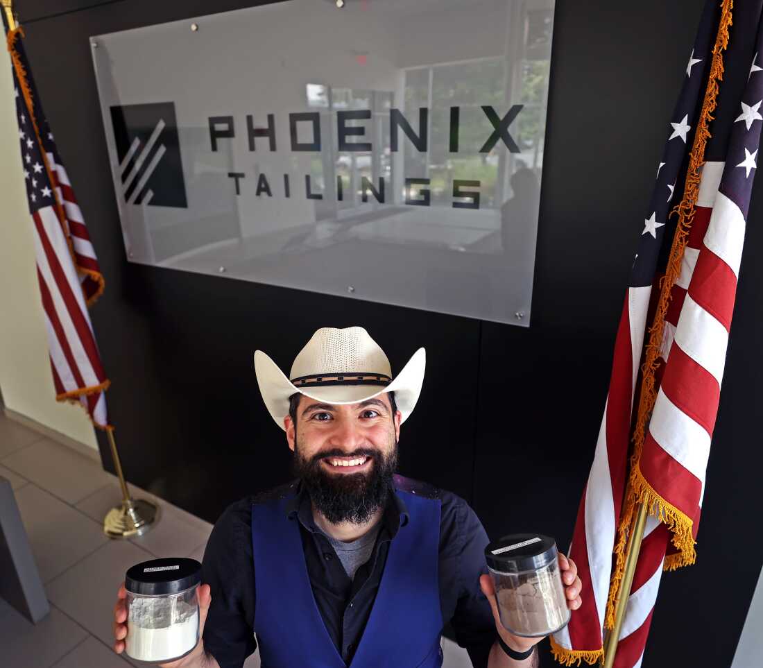 Phoenix Tailings的首席技术官兼联合创始人Tomasvilalón于6月11日为肖像画。