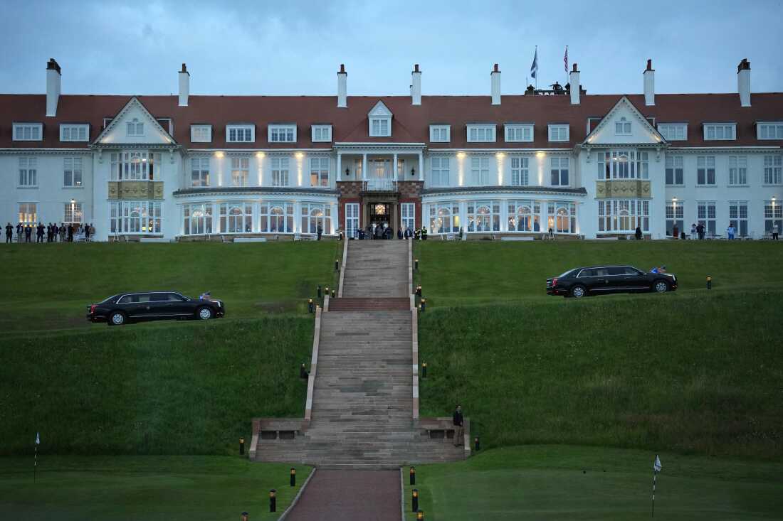特朗普总统的车队于2025年7月25日在英国的Turnberry进入Turnberry高尔夫球场。