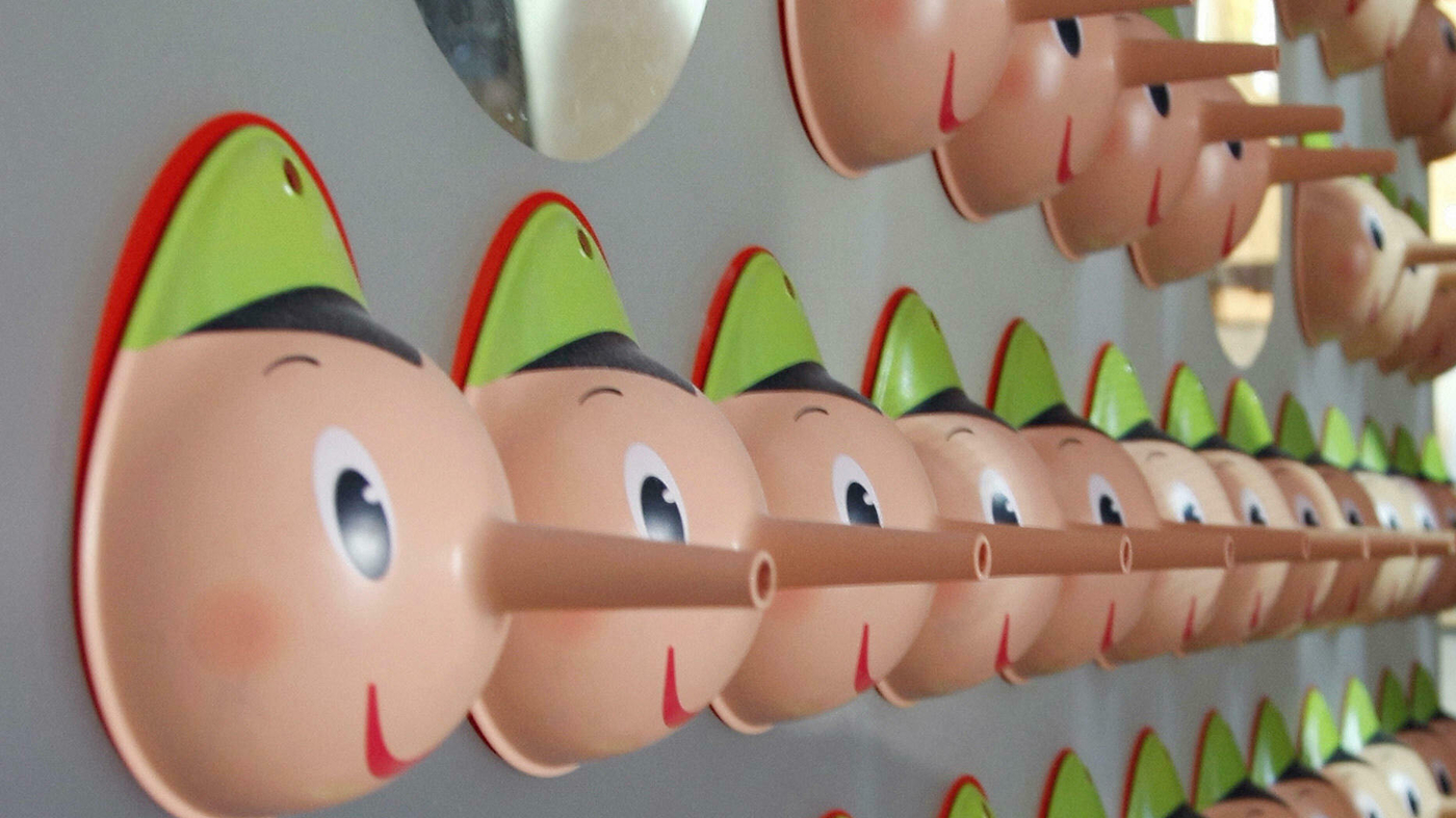 一个事实检查器挂断他的pinocchios