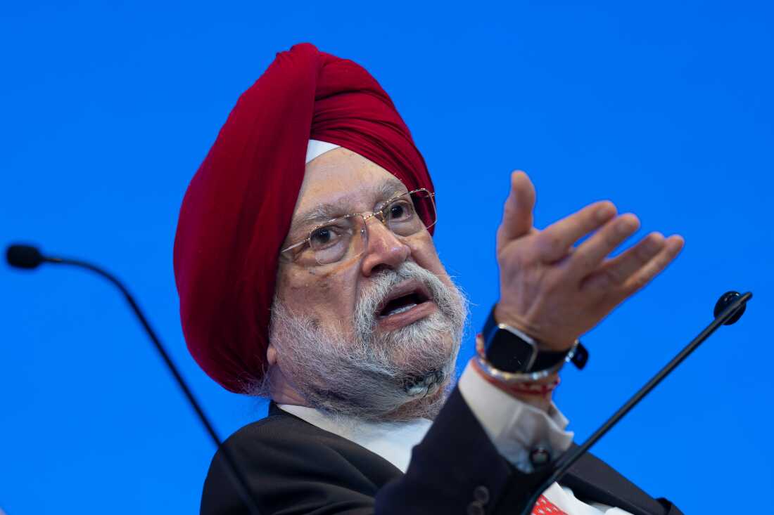 印度石油部长Hardeep Singh Puri于2月11日在印度新德里举行的印度能源周会议上。