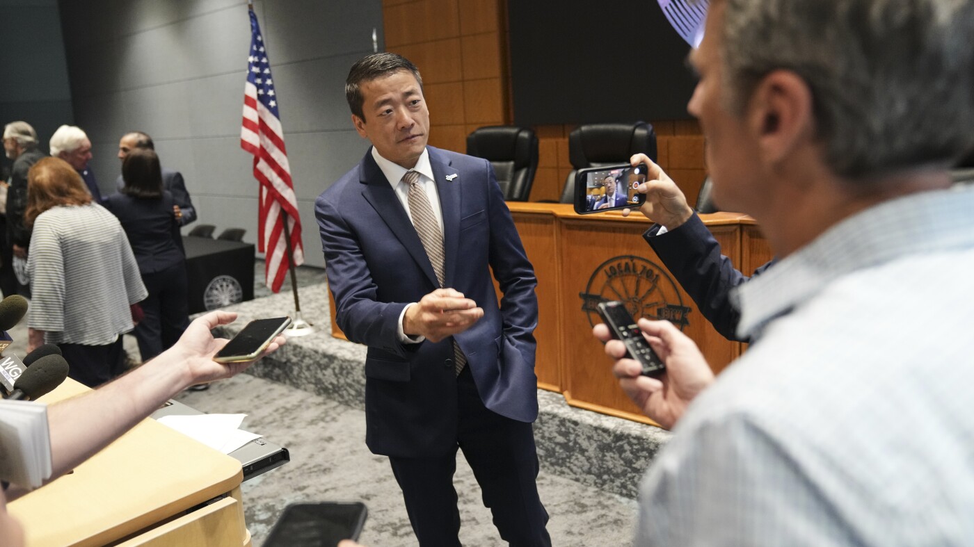 休斯顿民主党众议员吉恩·吴（Gene Wu）谈论重新划分战斗：NPR