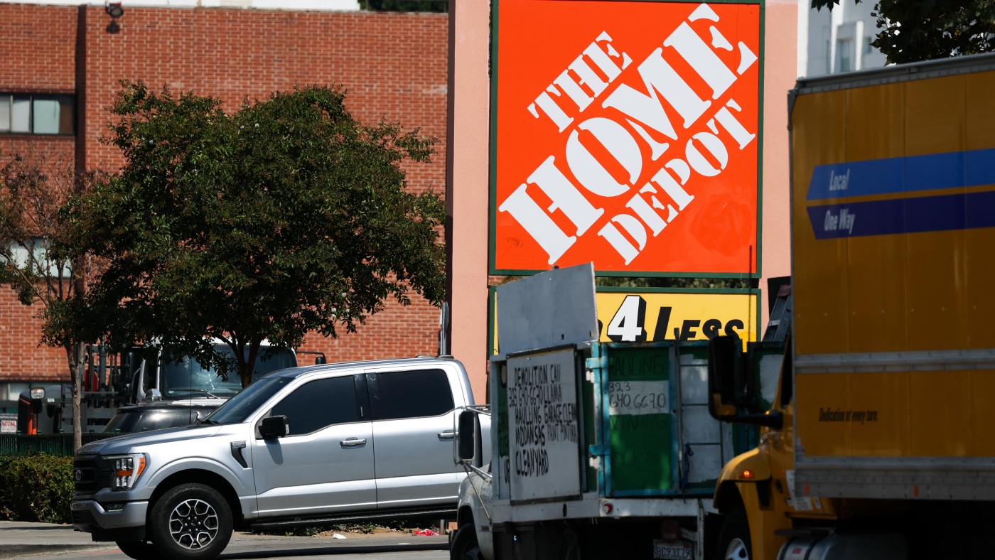 Home Depot在门外的移民突袭中保持安静