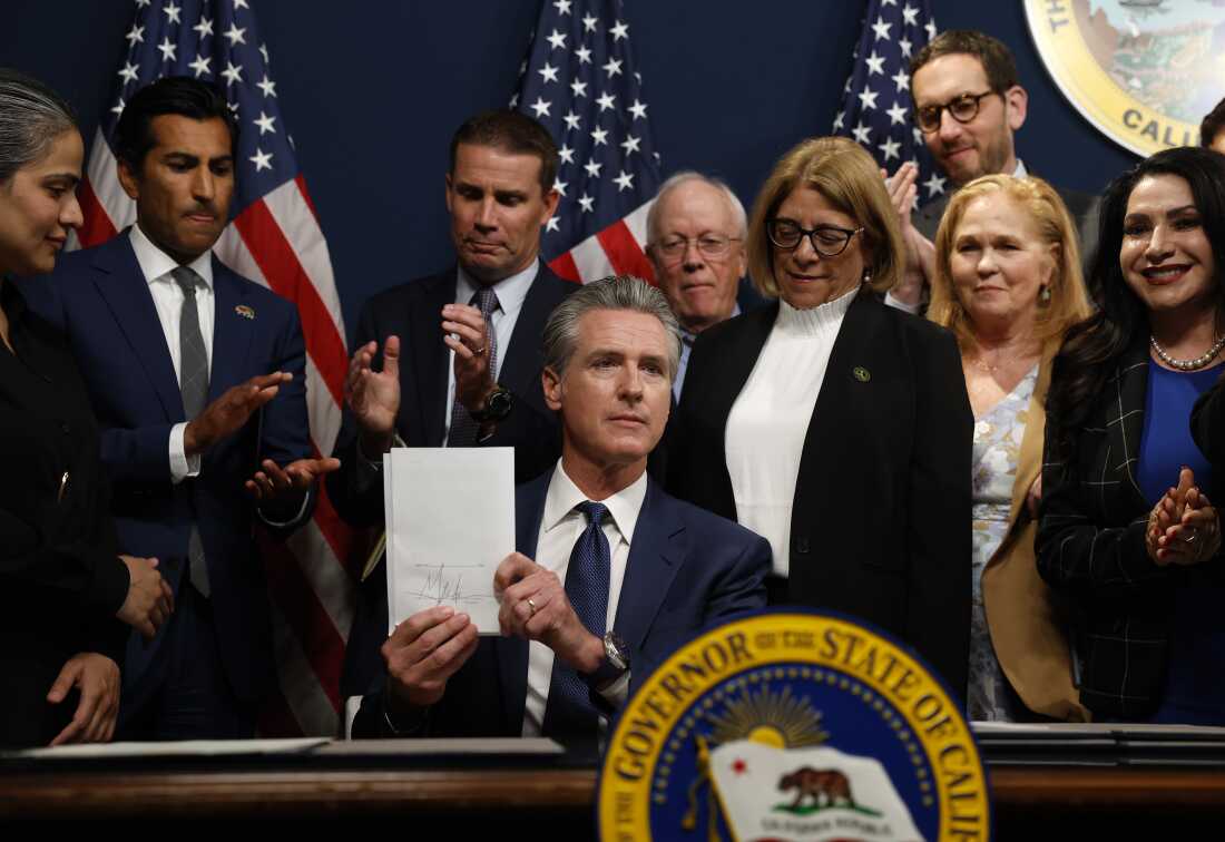 加利福尼亚州州长加文·纽瑟姆（Gavin Newsom）提出了一项签署的法案，该法案与8月21日在萨克拉曼多重新绘制该州的国会地图有关。