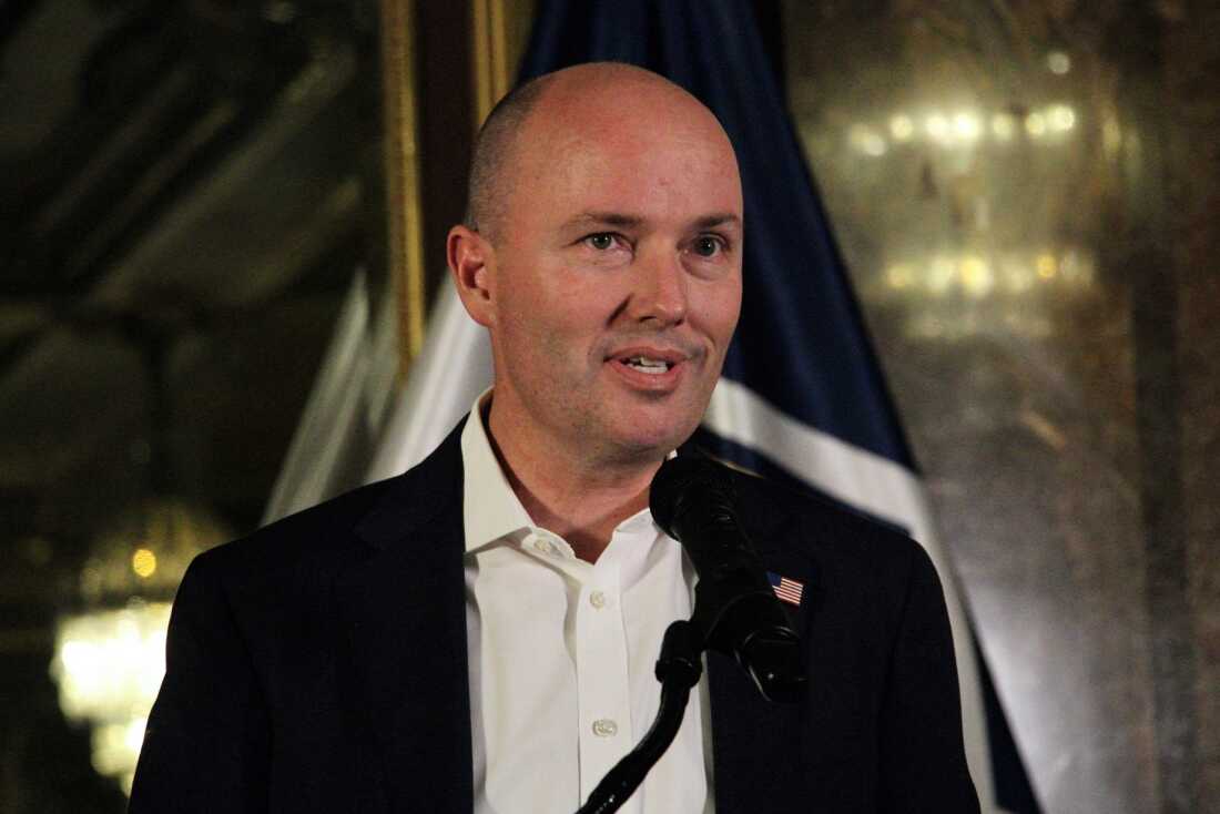 犹他州州长斯宾塞·考克斯（Spencer Cox）讲话