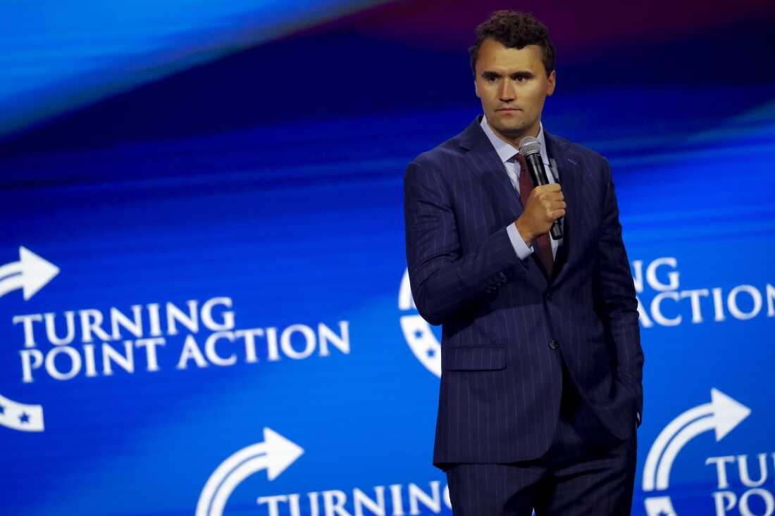 美国转身点的创始人兼执行董事查理·柯克（Charlie Kirk）于7月15日在佛罗里达州西棕榈滩举行的Turning Point行动会议上发表讲话。