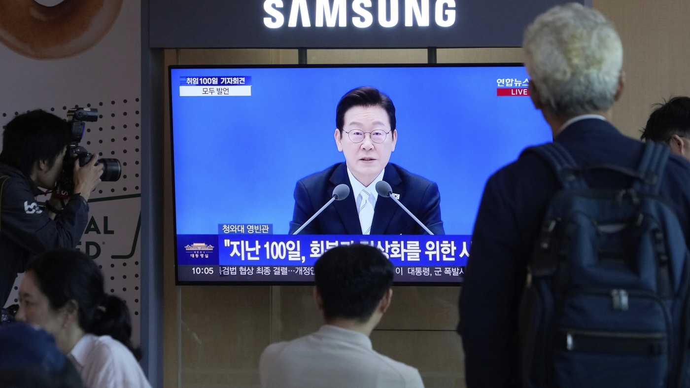 在美国移民突袭中被捕的数百名韩国人被送回家