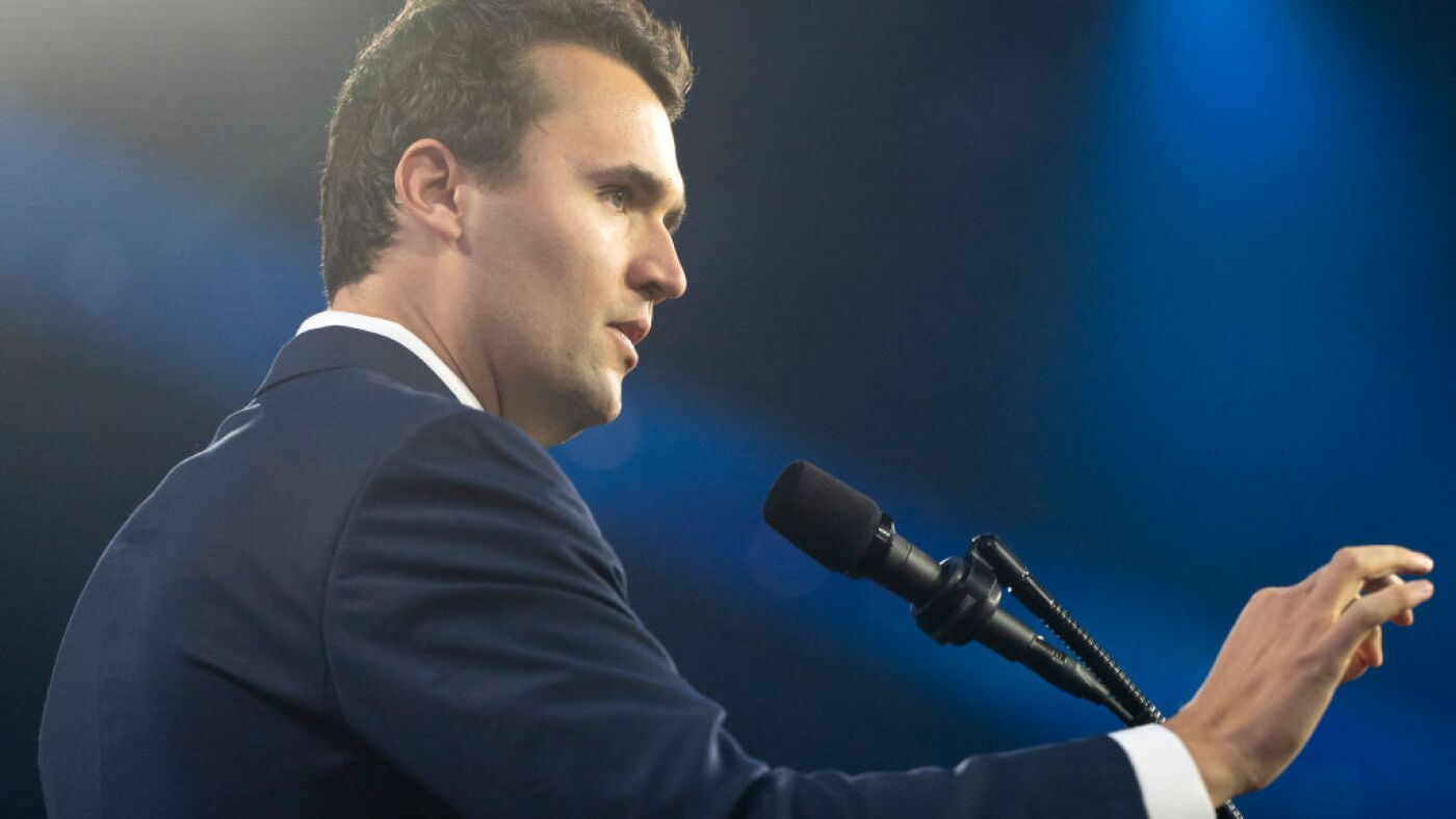 查理·柯克（Charlie Kirk）的年轻追随者面临悲伤，震惊和关于他们未来的问题