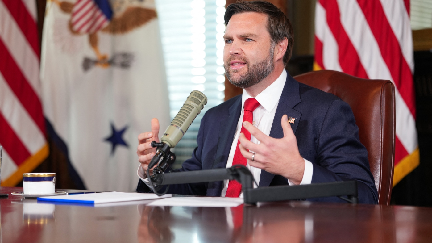JD Vance主持了“查理·柯克（Charlie Kirk）的表演”，向顶级白宫官员致敬