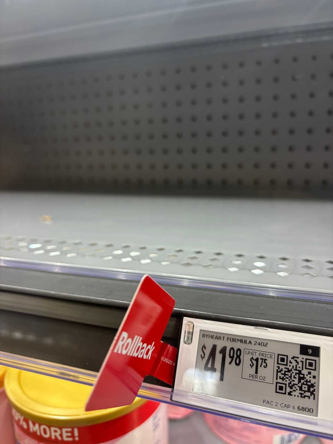 加利福尼亚州特曼库拉市一家沃尔玛商店的 ByHeart 婴儿配方奶粉被下架。