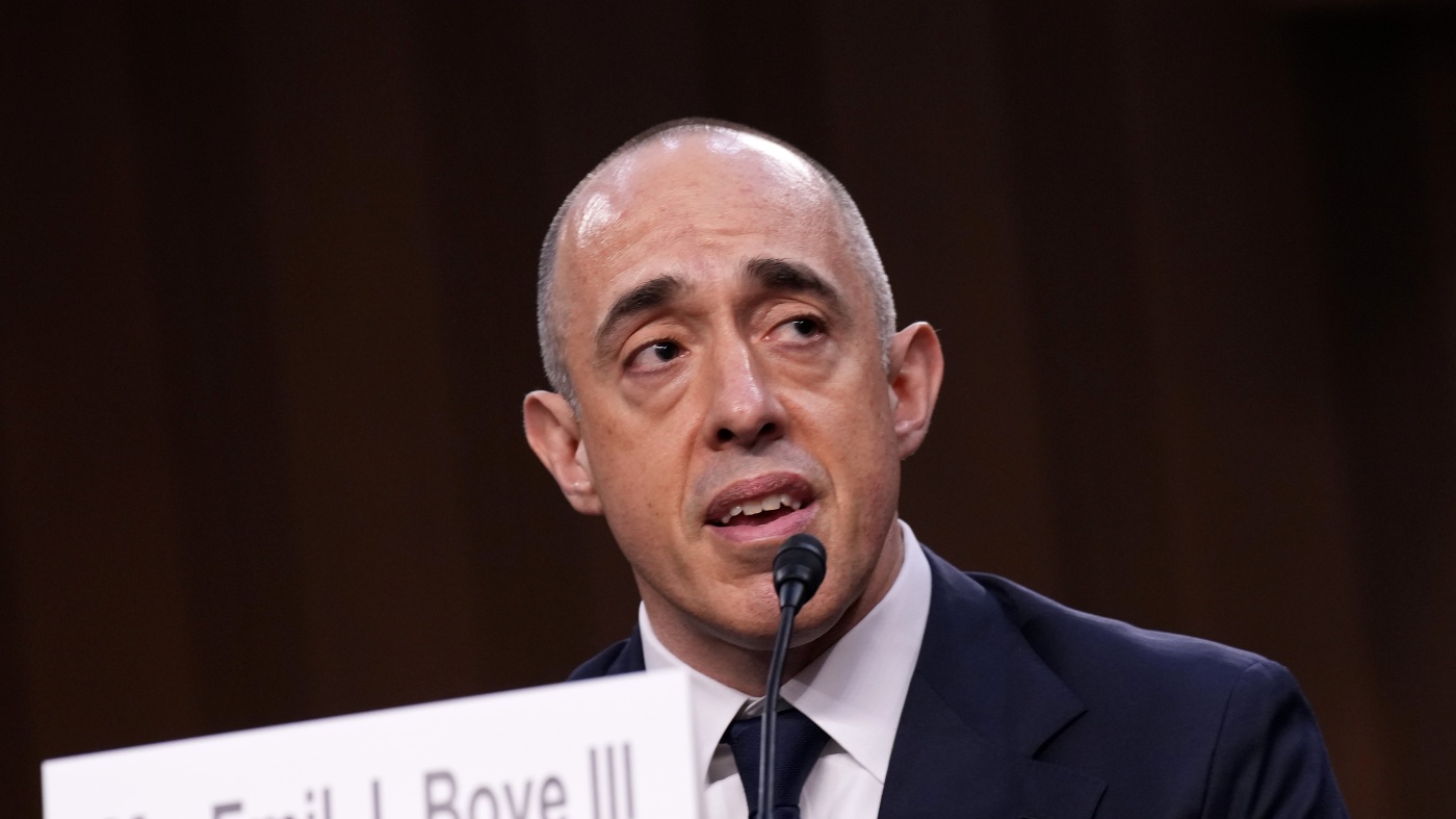 司法部官员告诉检察官，美国应该“击沉”贩毒船
