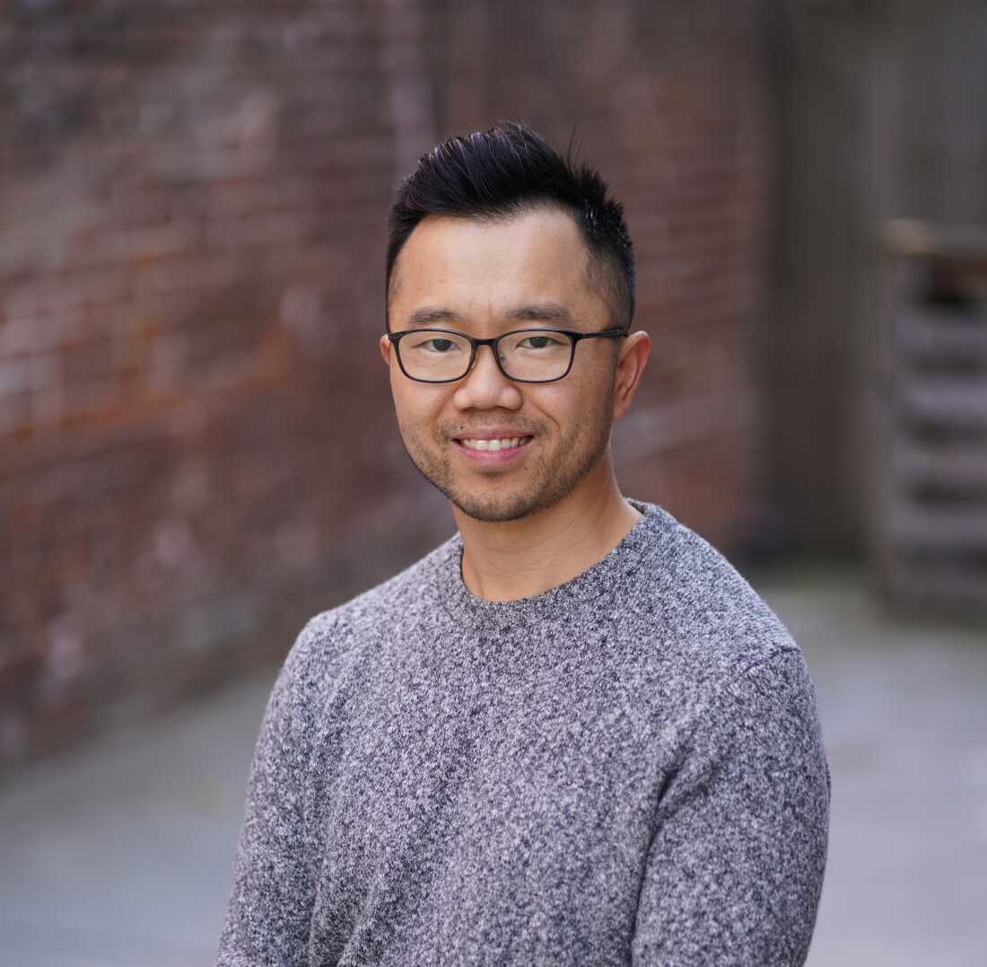 阿尔弗雷德·麦（Alfred Mai）的旧金山公司在中国生产家庭纸牌游戏，他想知道是否需要聘请律师或经纪人来获得关税退款。