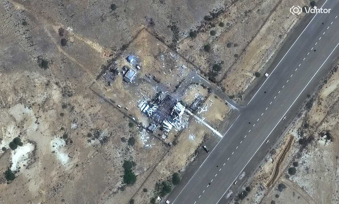 科纳拉克伊朗无人机基地的建筑物在袭击中被摧毁。