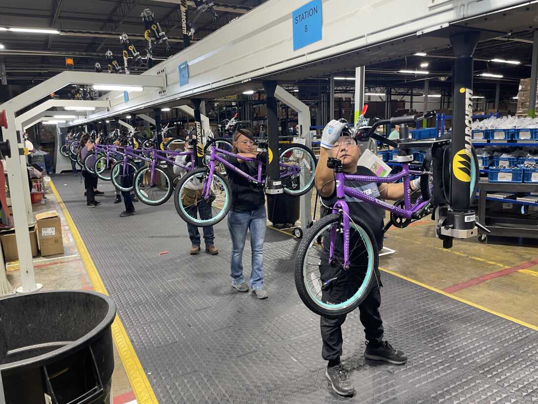 位于印第安纳州西摩的 Guardian 自行车工厂每天生产 2,000 辆自行车。该公司已要求特朗普政府对外国竞争对手征收关税。