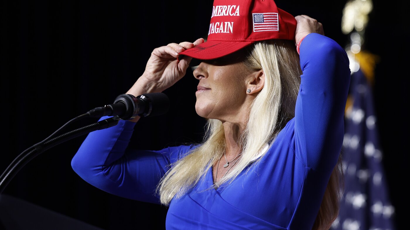 特朗普向 MAGA 基地承诺不会发生新的战争。然后他与伊朗开战