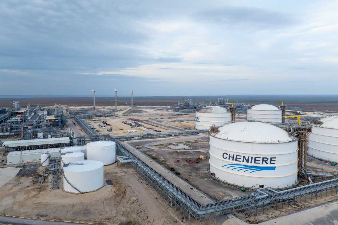 2025 年 2 月 10 日，路易斯安那州卡梅伦的切尼尔能源公司 (Cheniere Energy) 旗下的萨宾帕斯 (Sabine Pass) 液化天然气工厂鸟瞰图。