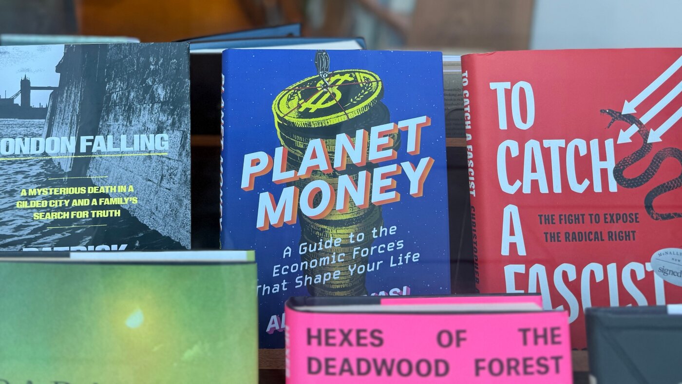 书店如何选择他们销售的书籍，以及顾客可以购买什么：Planet Money：NPR