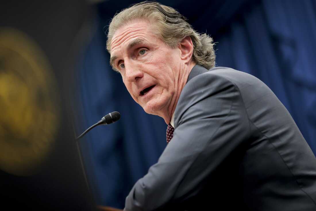 4 月 20 日，内政部长道格·布尔古姆 (Doug Burgum) 在众议院拨款委员会听证会上作证。