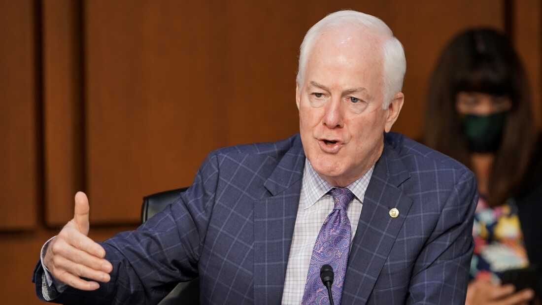 德克萨斯州共和党参议员约翰·科宁 (John Cornyn) 在最高法院提名法官艾米·科尼·巴雷特 (Amy Coney Barrett) 确认听证会的第四天发表讲话。