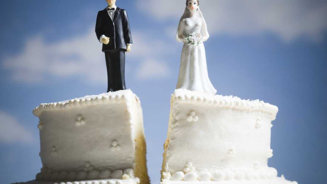 婚礼蛋糕视觉隐喻与雕像蛋糕礼帽