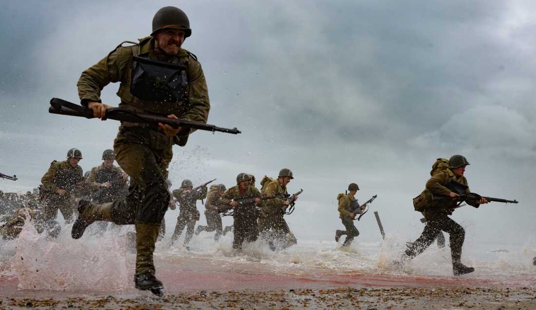 诺曼底登陆期间士兵的剧照，来自新电影《压力》。