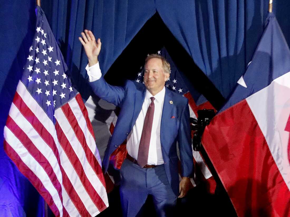 5 月 26 日，德克萨斯州总检察长肯·帕克斯顿 (Ken Paxton) 抵达德克萨斯州普莱诺参加选举守夜派对。