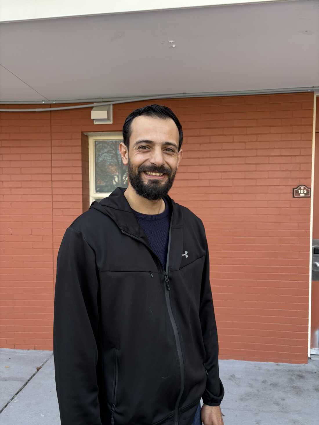 来自纳布卢斯的巴勒斯坦人萨拉赫·侯赛因 (Salah Hussein) 对投资者对他的企业感兴趣感到兴奋，该企业利用人工智能和摄像头来检测和预防温室害虫。通过 50:50 Startups 计划，他与另一位来自约旦河西岸的巴勒斯坦人、一名以色列犹太妇女和一名以色列公民的基督徒巴勒斯坦人合作。