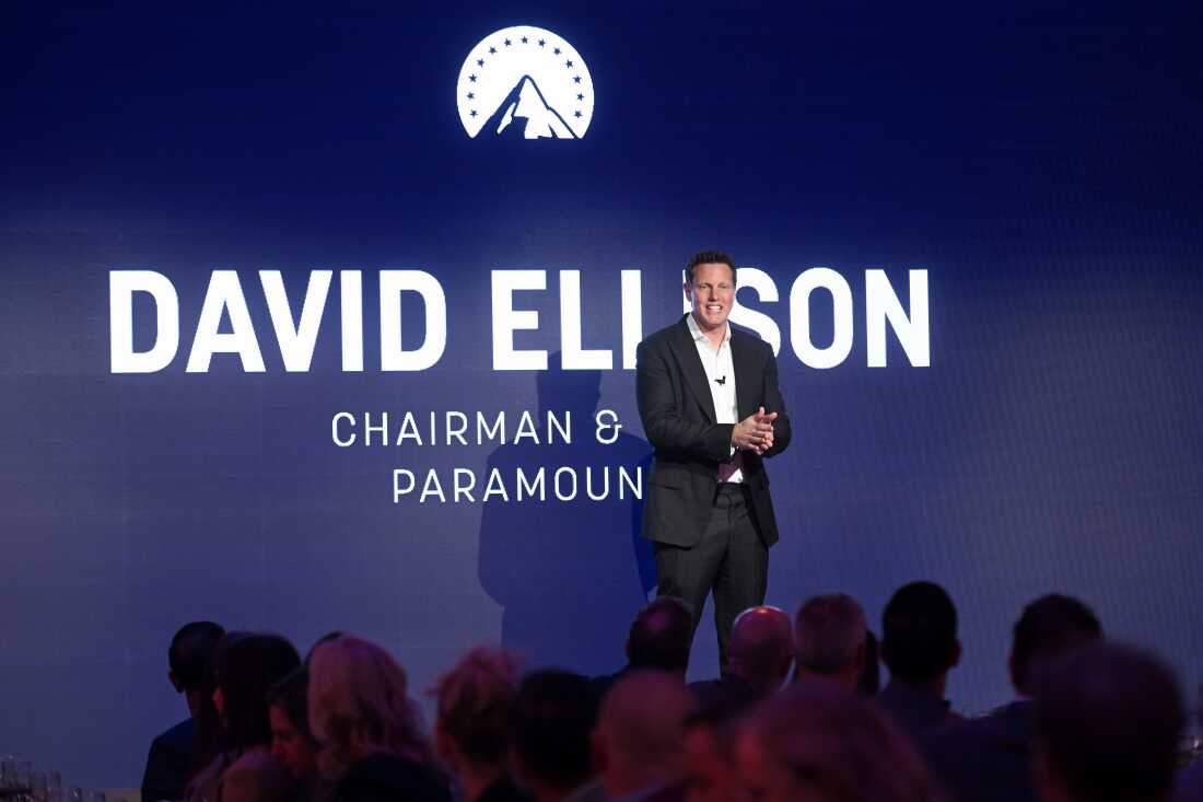 去年收购哥伦比亚广播公司母公司派拉蒙后，大卫·埃里森 (David Ellison) 成为该公司的董事长兼首席执行官。