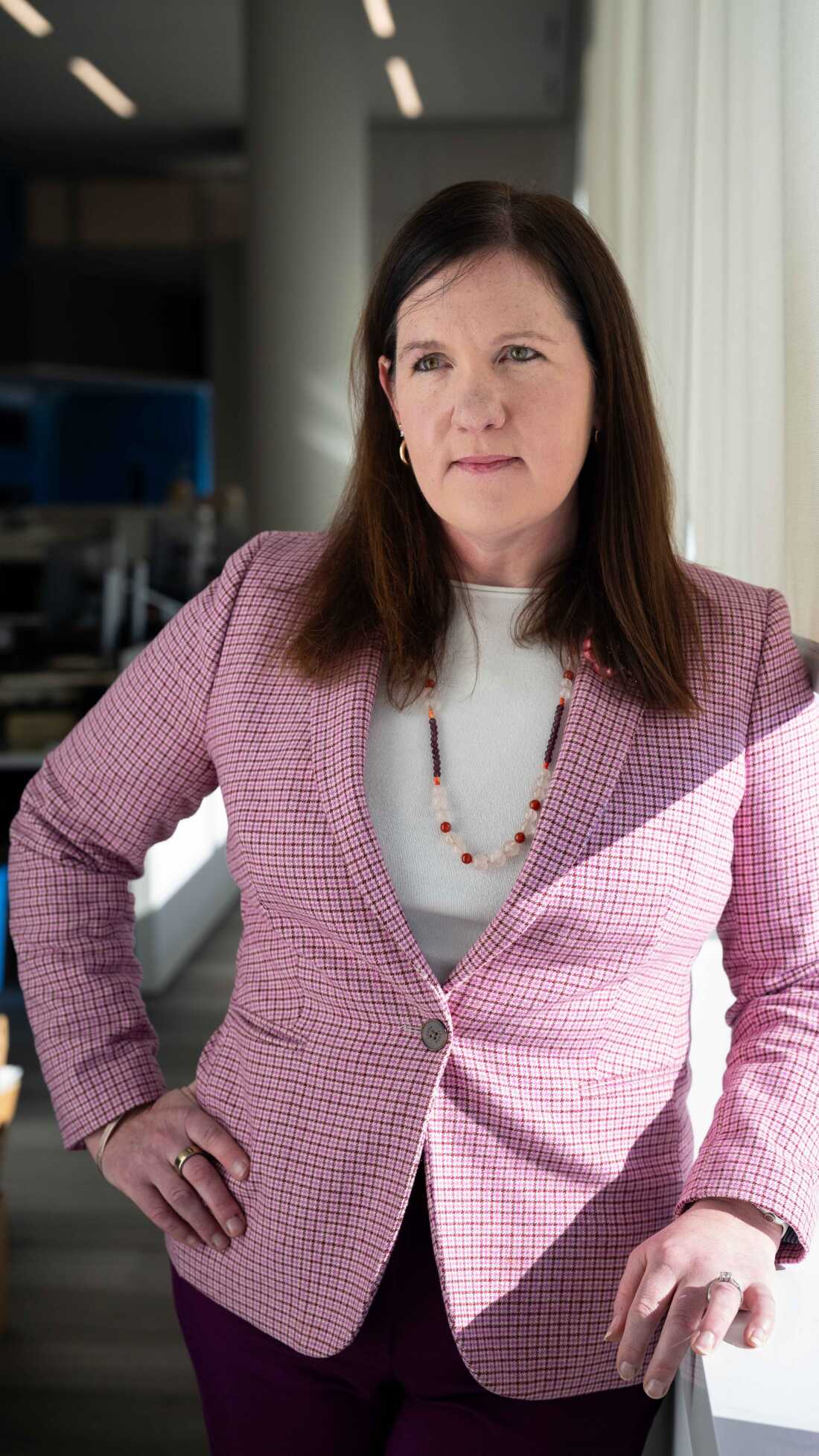 丽贝卡·凯利·斯劳特 (Rebecca Kelly Slaughter) 于 2018 年被任命填补联邦贸易委员会的民主党席位。她于 2024 年被特朗普政府解雇。她的案件正在最高法院审理。