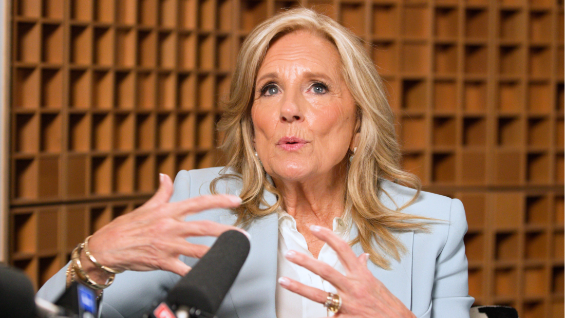 前第一夫人吉尔·拜登接受 NPR 新闻人物采访。