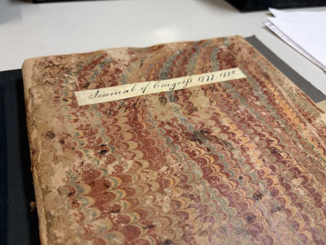 国家档案馆收藏着 1775 年至 1781 年间由秘书查尔斯·汤姆森 (Charles Thomson) 保管的第二次大陆会议的粗略日志。