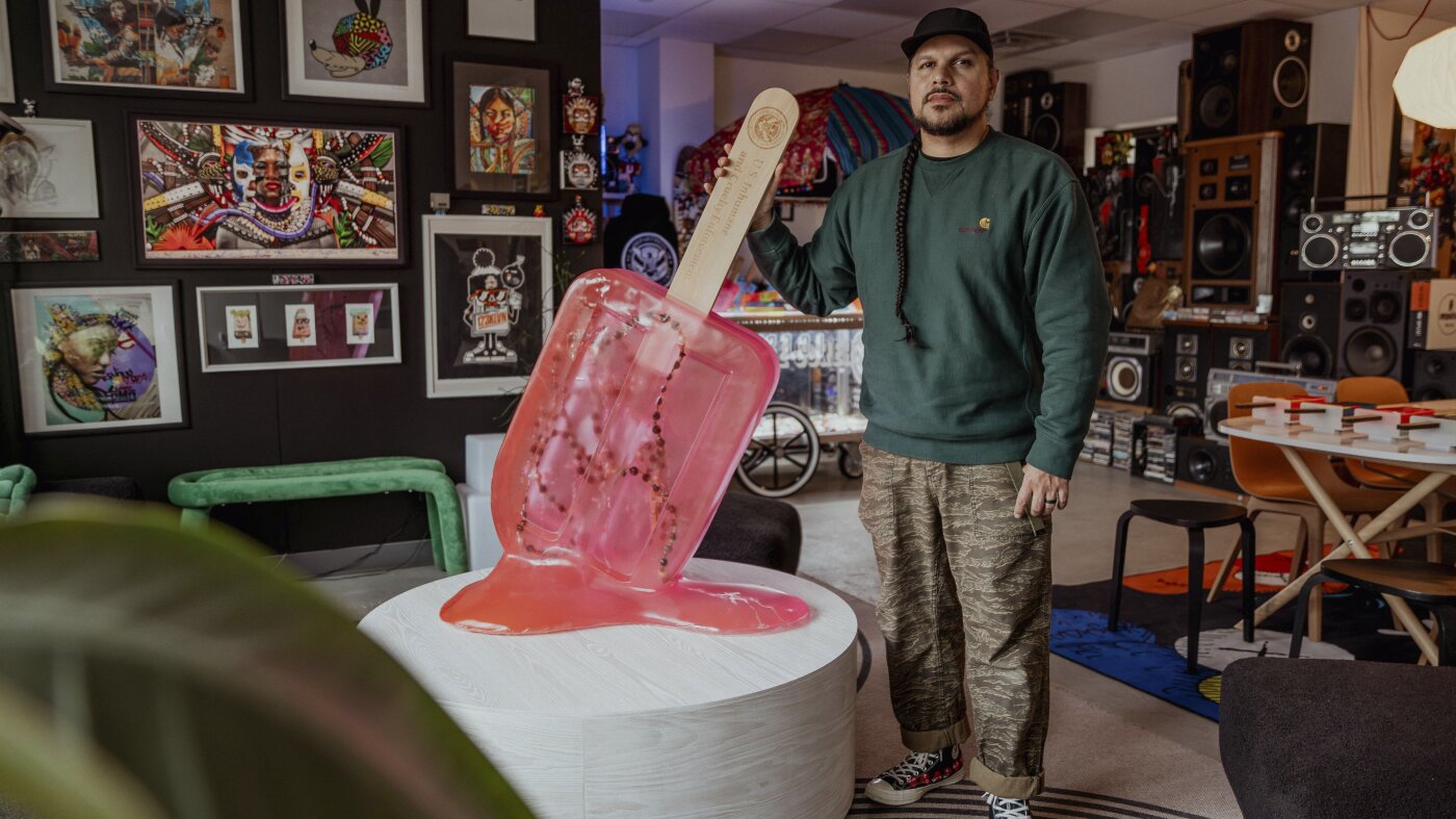 一位艺术家将“ICE pops”带到了德克萨斯州的校园。该剧几天后就被停播了