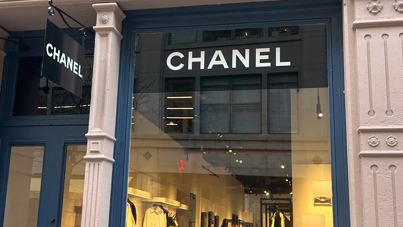 当奢侈品牌 Chanel 起诉 The RealReal 销售假货包包时：Planet Money : NPR